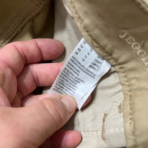 Like New American Eagle khaki pants size 14 short - Picture 5 of 5